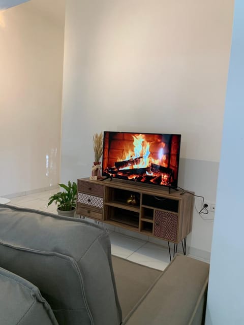 TV and multimedia, Living room, Seating area, Evening entertainment