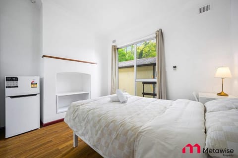 MetaWise Parramatta Cozy Room with Furniture WIFI Casa in Parramatta