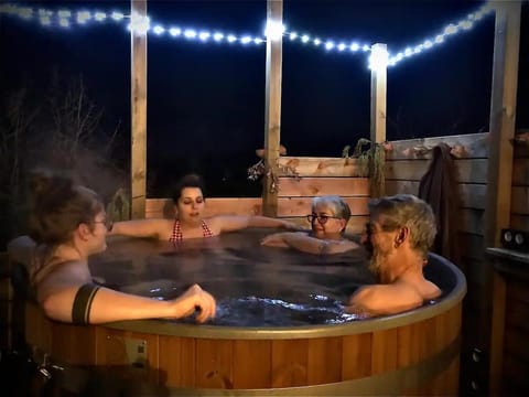 Night, Hot Tub, Spa and wellness centre/facilities