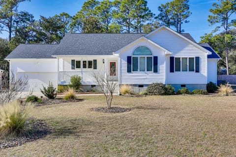 Cape Carteret Home about 3 Mi to Crystal Coast Beaches House in Cape Carteret