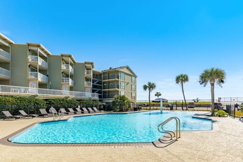 Seaside and Breezy Condo at the Victorian House in Galveston Island