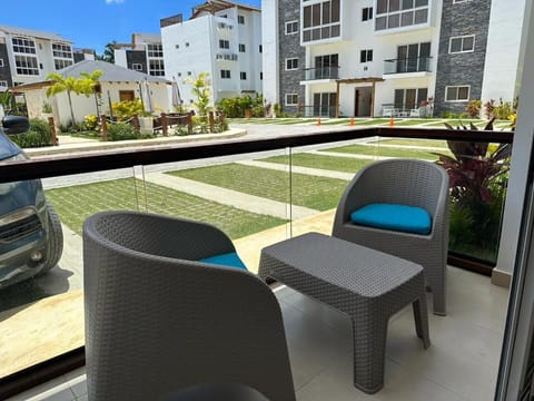 View (from property/room), Balcony/Terrace, Pool view, Parking