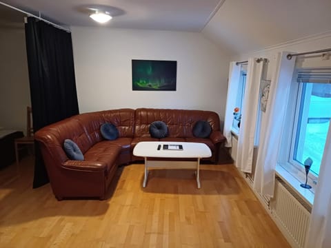 Kiruna accommodation Gustaf Wikmansgatan 6b villa 8 pers Apartamento in Kiruna