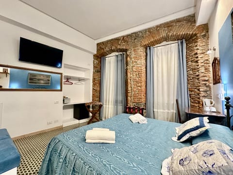 The Vernazza Main Plaza - Rooms & Apartment Bed and Breakfast in Vernazza