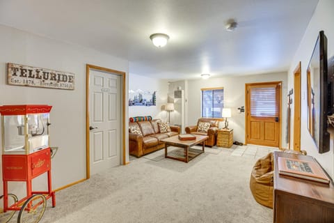 Cozy Ouray Apartment, Steps to Riverwalk Trail! Appartement in Ouray