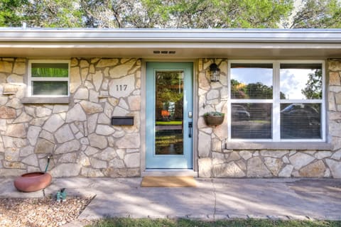 Richters Garage - A Birdy Vacation Rental House in Boerne