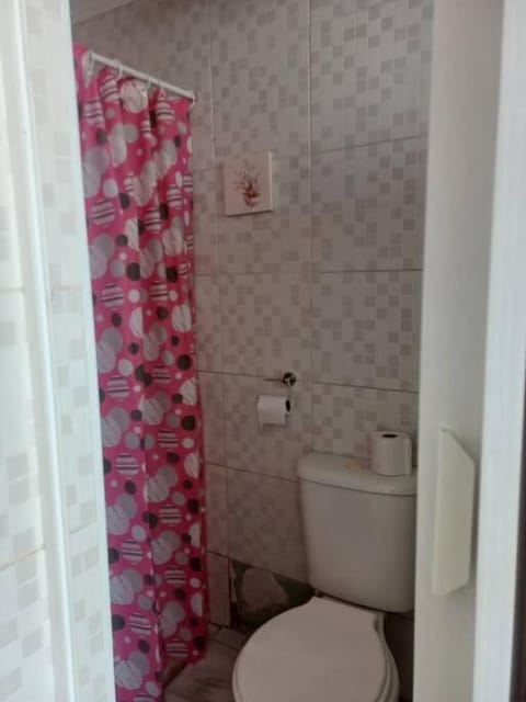 Shower, Toilet