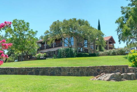 Upstay - 10-Acre Lakeview Mansion with Pvt Boat Ramp Maison in Buchanan Dam