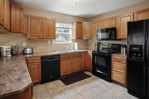 Overland Park ( I 35, Hwy. 69, and 87 th St. ) Condo in Lenexa