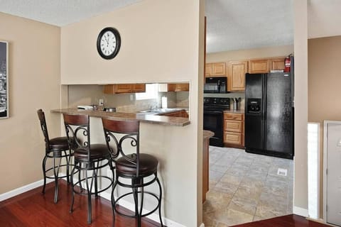 Overland Park ( I 35, Hwy. 69, and 87 th St. ) Condo in Lenexa
