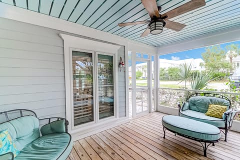 Backyard Oasis with Private Pool & Hot Tub! Close to Beach! House in Isle of Palms