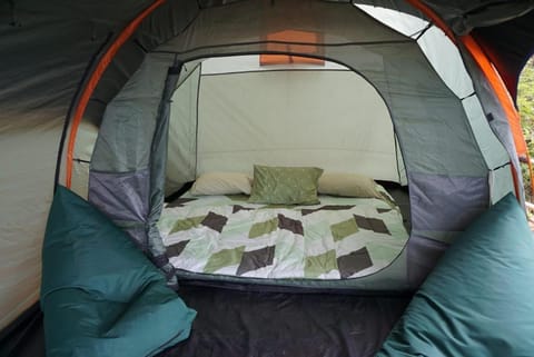 ZOYA HILLS Luxury tent in Cisarua