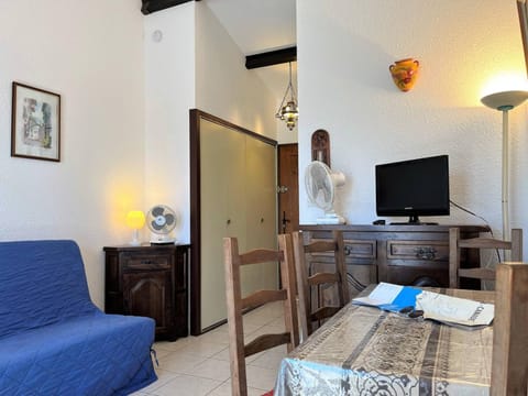 Appartement Le Lavandou, 2 pièces, 4 personnes - FR-1-251-524 Condo in Rayol-Canadel-sur-Mer