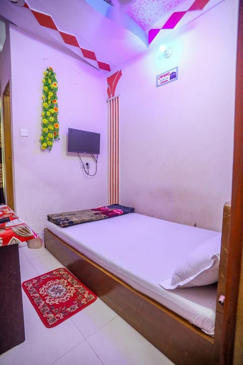 Bed, TV and multimedia, Bedroom