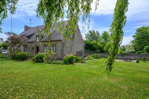 Property building, Day, Garden, Garden view