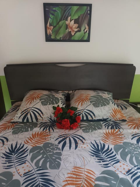 Lovely FLowers in Mount Lavinia Bed and Breakfast in Dehiwala-Mount Lavinia