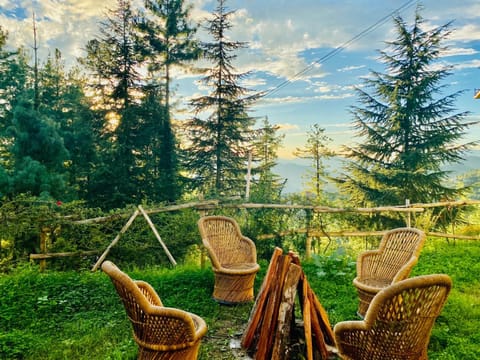 'ANVR' The Peace of Himalayas Mountain - Best mountain, Valley and forest View from balcony - A Peace-full Retreat away from city hustle Hotel in Shimla