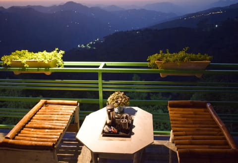 'ANVR' The Peace of Himalayas Mountain - Best mountain, Valley and forest View from balcony - A Peace-full Retreat away from city hustle Hotel in Shimla