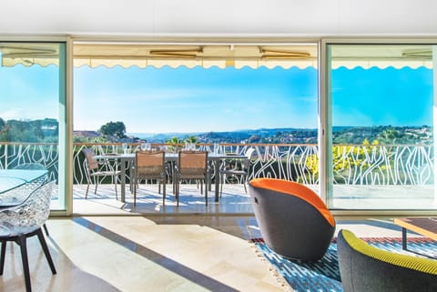 Living room, Mountain view, Sea view