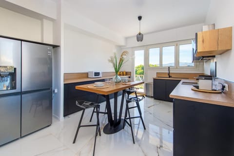 Dining area, kitchen