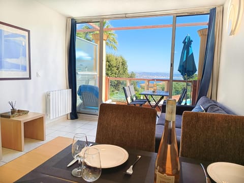 Balcony/Terrace, Living room, Dining area, Sea view