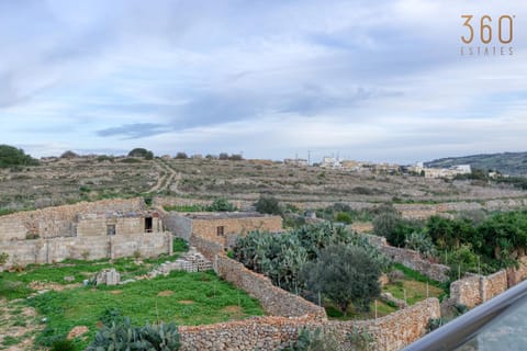 Nearby landmark, Day, Natural landscape, Landmark view, Mountain view