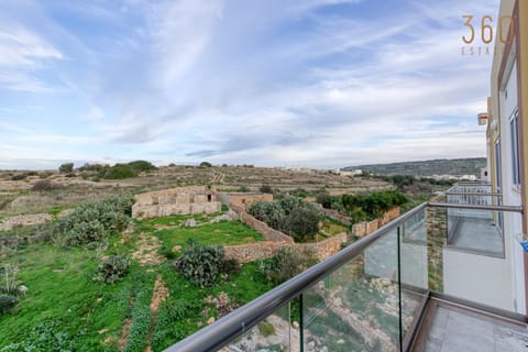 Spring, Day, Natural landscape, View (from property/room), Balcony/Terrace, Mountain view