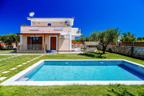 Property building, Spring, Garden, Other, Pool view, sunbed