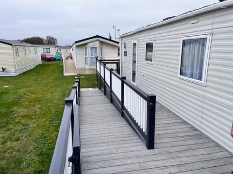 Property building, Balcony/Terrace