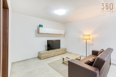 Communal lounge/ TV room, TV and multimedia, Living room, Seating area, Evening entertainment