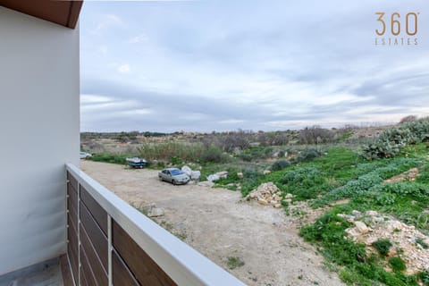 Day, Neighbourhood, Natural landscape, Parking