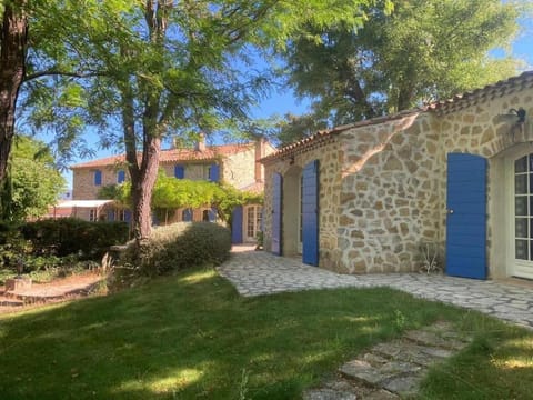 Luxueux Mas Provençal avec Piscine à Débordement pour 8 Personnes à 10 mn des Plages Villa in Le Beausset