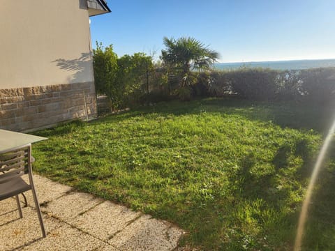 Garden, Sea view