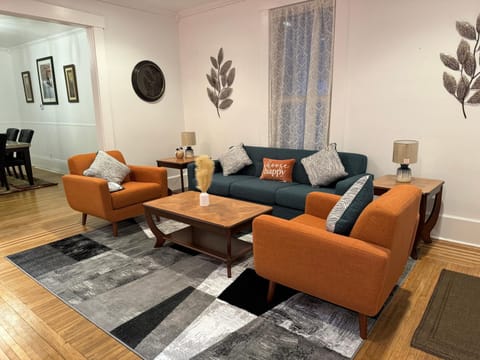 Living room, Seating area