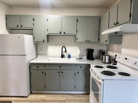 Capital Suite on 6th Street - King Bed / Downtown! Apartment in Springfield