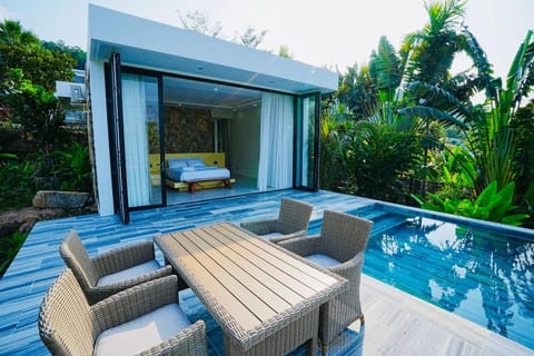 Garden, Seating area, Garden view, Pool view, Swimming pool