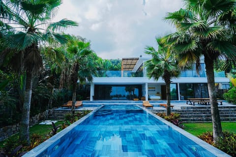 Garden, Photo of the whole room, Pool view, Swimming pool, sunbed