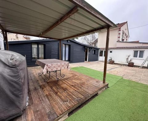 Property building, Patio, Spring, Garden, Garden view
