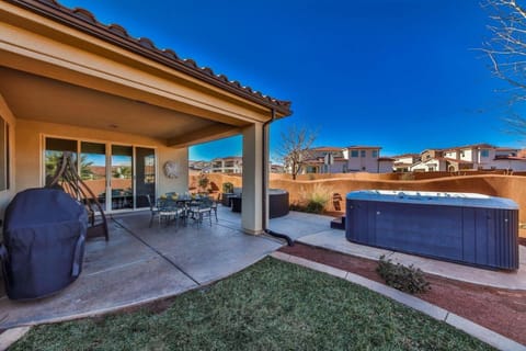 3| Grand View Estate in St George with Views and Lawn House in Santa Clara