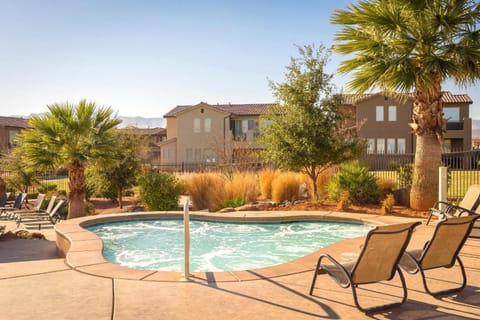 7| Arches in St George with Red Mtn Back Patio Views Casa in Santa Clara