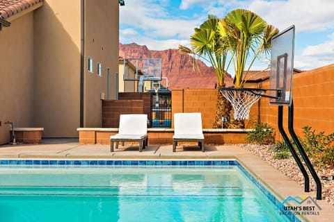 98| Grand Resort in St George with Private Pool and Rec Court House in Santa Clara