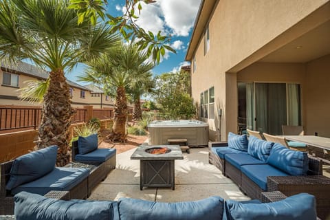 102| Sun Country Cove in St George with Private Hot Tub House in Santa Clara