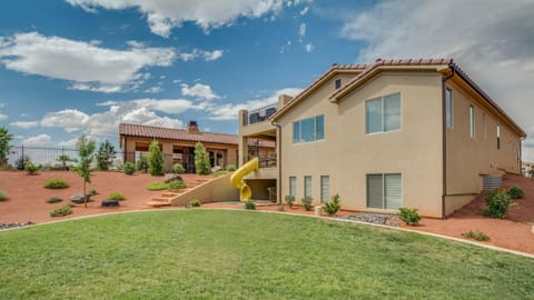 44| Poolside Oasis in St George with Fire Pit and View House in Santa Clara