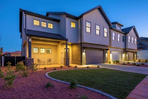 64| Pool Oasis at Ocotillo Springs with Private Pool House in Santa Clara