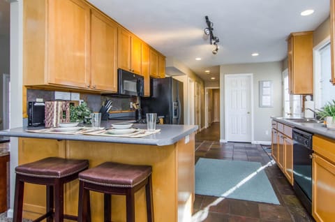 Union Duplex Cove and Woods in Salt Lake with Hot Tub Casa in Midvale