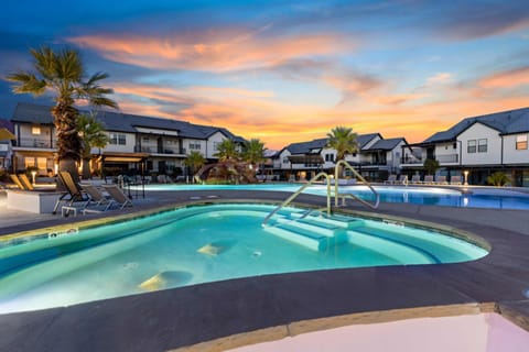 51| Palms Getaway at Ocotillo Springs with Private Hot Tub House in Santa Clara