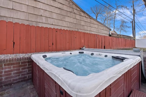 Alta View Contempo in Salt Lake Near Canyons with Hot Tub House in Sandy