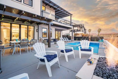 52| Aloha Poolhouse at Ocotillo Springs Resort with Pool House in Santa Clara