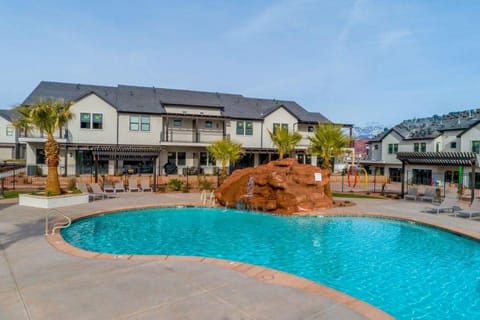 52| Aloha Poolhouse at Ocotillo Springs Resort with Pool House in Santa Clara