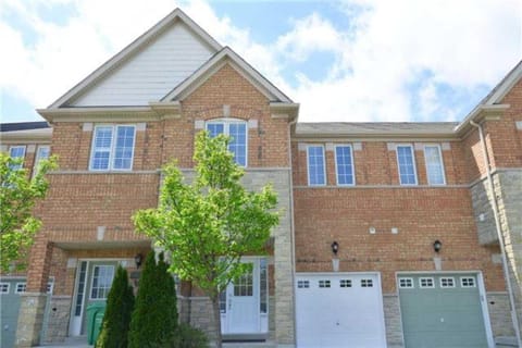 Magnificent Townhouse House in Milton